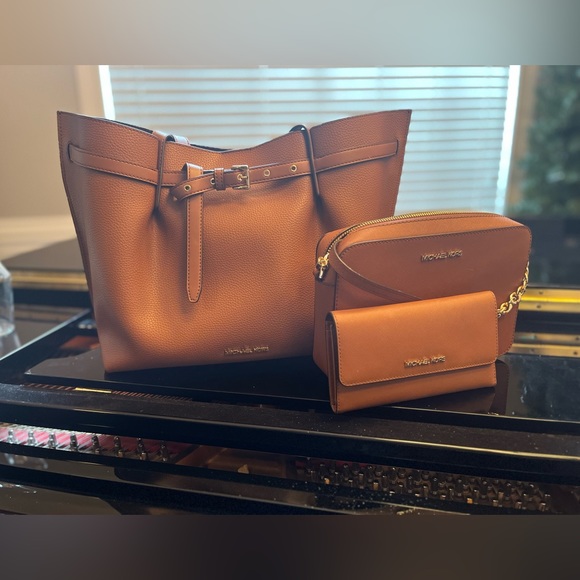 Michael Kors Luggage Set - Picture 1 of 2